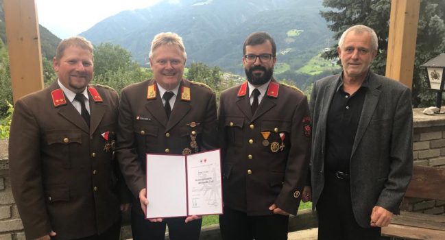 Hohe Auszeichnung für Bezirkskommandant Hubert Fischer